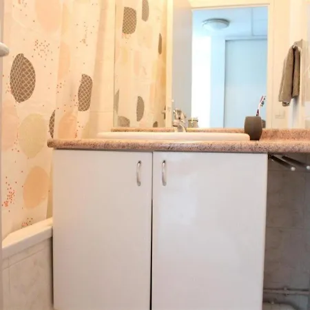 Apartment Renove Avec Vue Sur Lac, Parking Prive Et Piscine - La Rochelle - Fr-1-246-207 *
